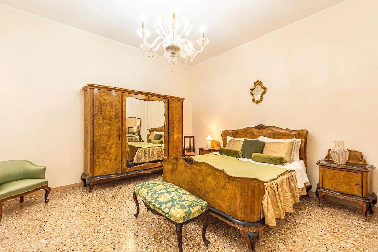 Appartamento CASA VESCOVO, free Wi-Fi near San Marco Square Venezia 0*,
