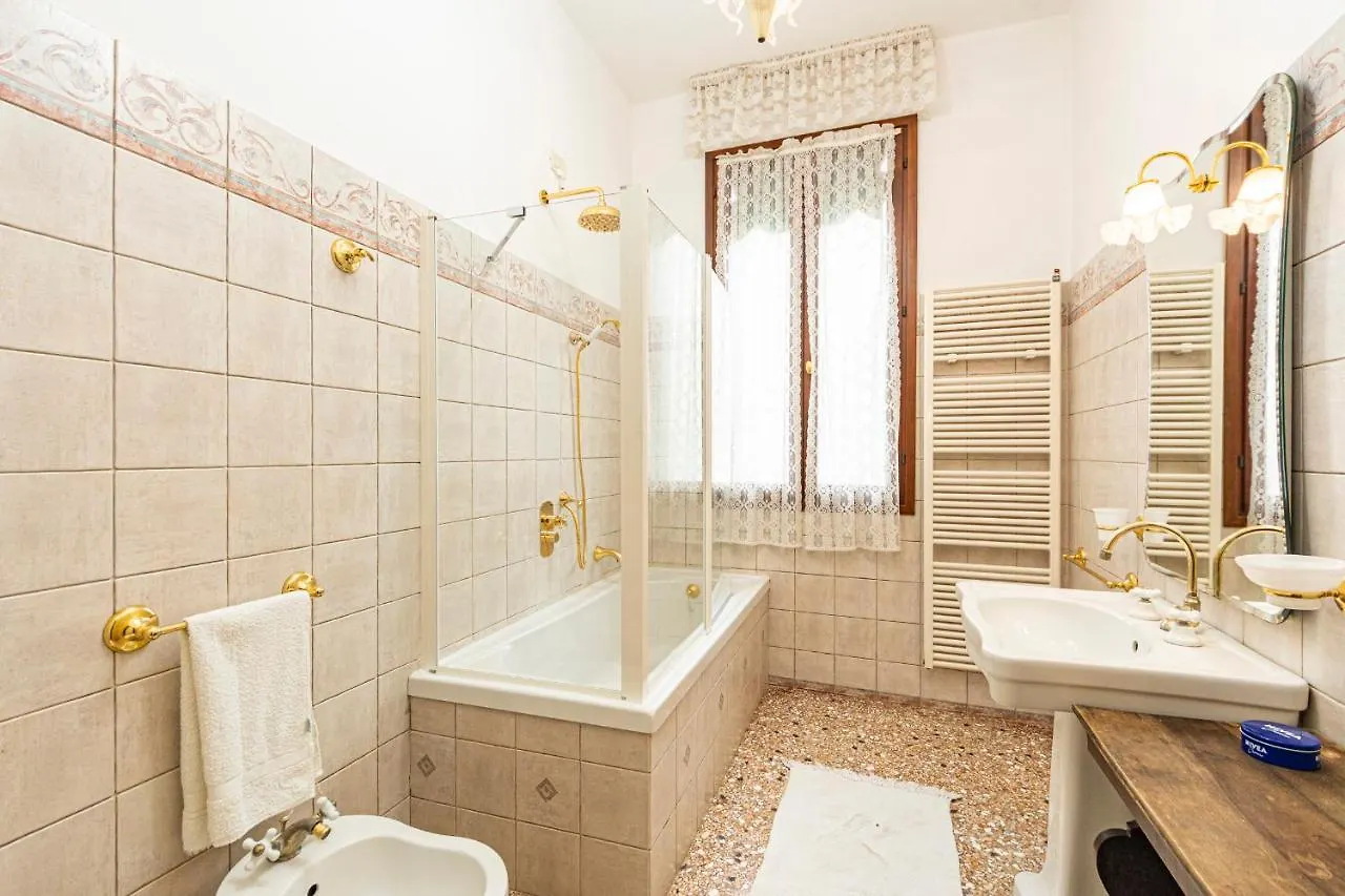 Appartamento CASA VESCOVO, free Wi-Fi near San Marco Square Venezia Italia